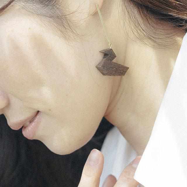 [ACCESSORY] LITTLE GREBE (PIERCED EARRINGS) | KIKI | HIKONE HOUSEHOLD BUDDHIST ALTARS