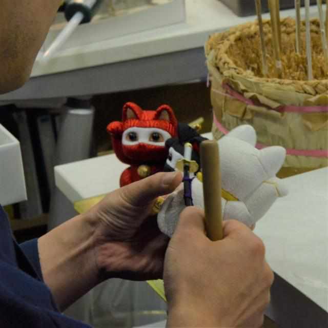 [BECKONING (LUCKY) CAT] MANEKI NEKO FENG SHUI (PEACH) BEAUTY GOOD LUCK | EDO ART DOLLS | KAKINUMA DOLLS