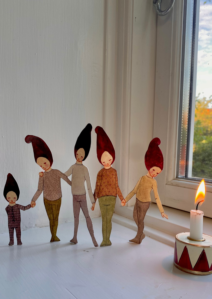 Elves Gang 1 Paper Christmas Garland: NEW ARRIVAL