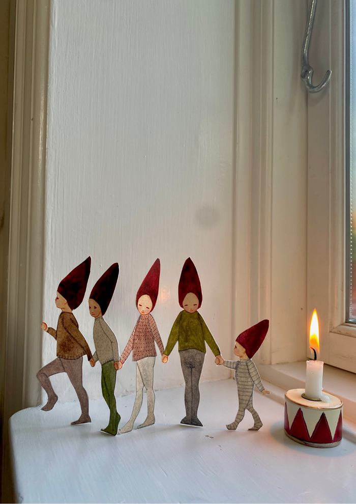 Elves Gang 2 Paper Christmas Garland: NEW ARRIVAL