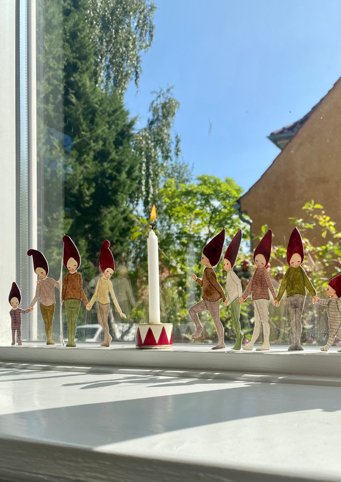 Elves Gang 2 Paper Christmas Garland: NEW ARRIVAL