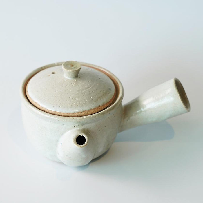 White ceramic kyusu teapot with side handle | Shigaraki ware, Yamasho Touki