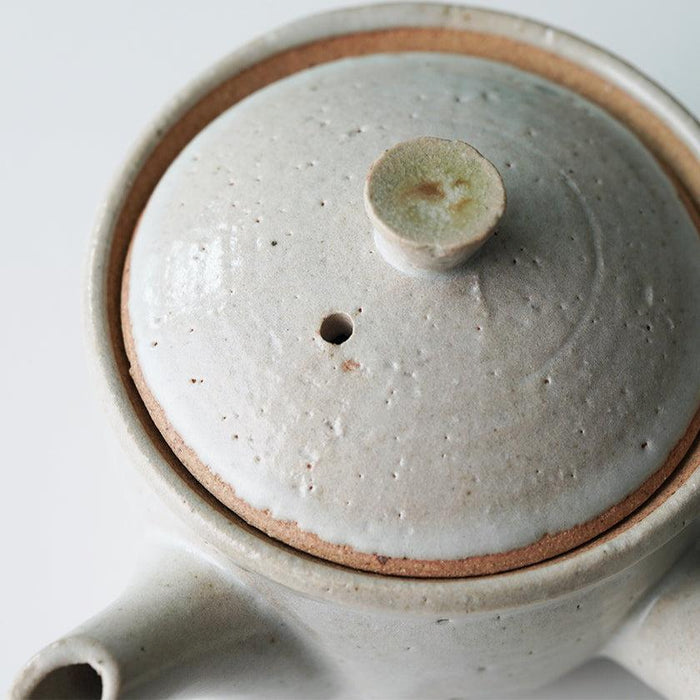 White ceramic kyusu teapot lid close-up, Shigaraki ware | Yamasho Touki