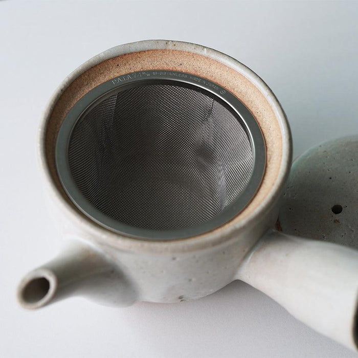 White Shigaraki ware kyusu teapot with stainless steel mesh strainer insert | Shigaraki, Yamasho Touki