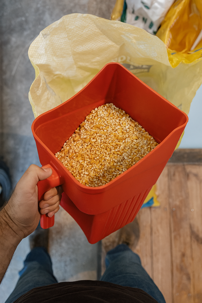 Little Giant Plastic Enclosed Feed Scoop Livestock Farm Animals 3QT Red, 2-Pack