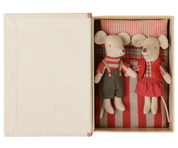 Maileg Christmas Twin Mice Little Sister & Little Brother Bedtime Stories  FW26: NEW ARRIVAL