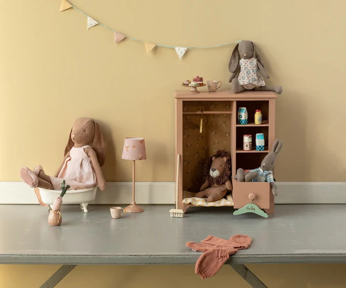 Maileg Floor Lamp Miniature- Dark Powder For Bunnies and Teddies SS26: NEW ARRIVAL