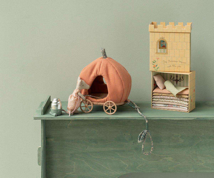 Maileg Pumpkin Carriage: BACK SOON
