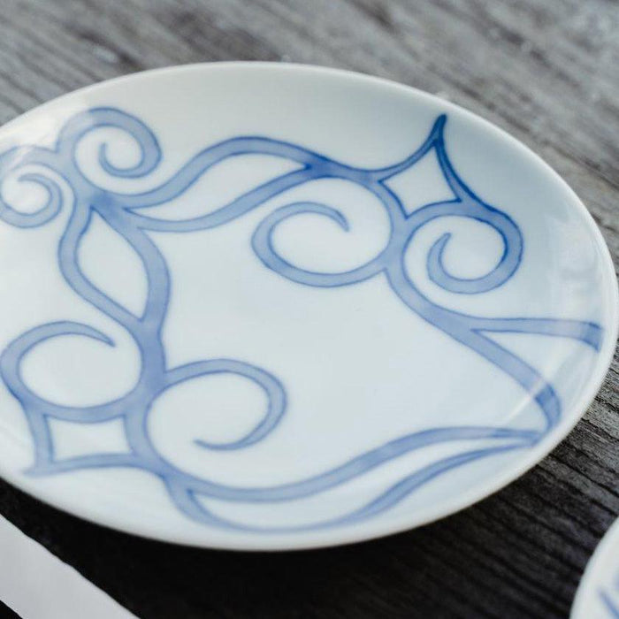 Blue and white hand-painted porcelain plate with flowing arabesque design | Ainu crafts, CIKARPE AKAN