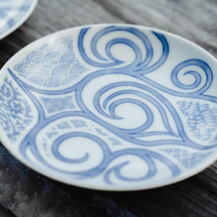 Blue and white ceramic plate with swirling arabesque pattern | Ainu crafts, Cikarpe Akan