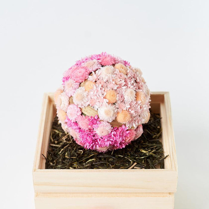Preserved flower mari ball diffuser in pink blooms on Uji green tea bed | CHAWAKA KYOTO UJI