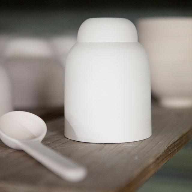 [SPICE JAR (CONTAINER)] PAULINE DELTOUR SUGAR POT (WHITE) | 2016/ | IMARI-ARITA WARES