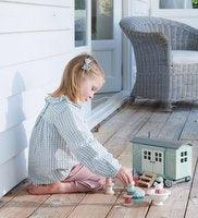 Wooden Sheperd’s Hut Expected May Pre-order.