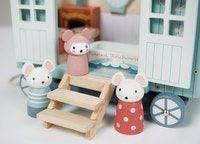 Wooden Sheperd’s Hut Expected May Pre-order.